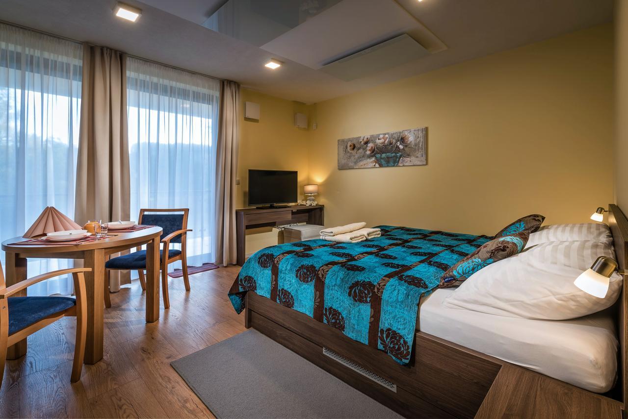Apartmanovy Dom Krivan Bešeňová エクステリア 写真